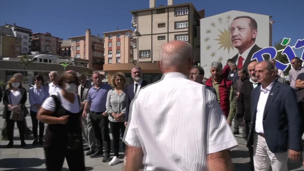 Rize\'de AKP\'ye \'Çay Kanunu\' Tepkisi: "Bu Kanunun Ruhu Bozuk, Çünkü Niyeti Bozuk"