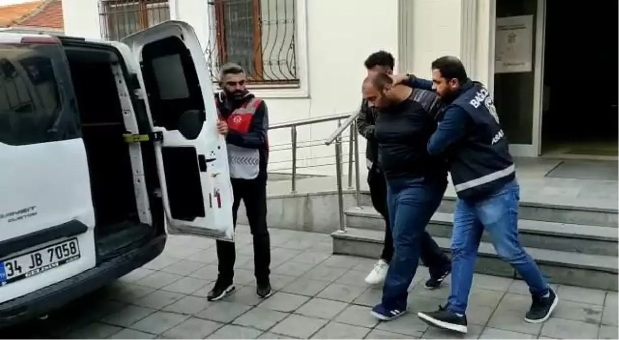 Bağcılar\'da annesinin kafasını keserek balkondan atan cani tutuklandı