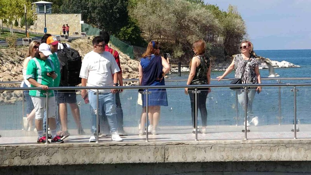 İranlı turistlerin adresi Van Gölü sahilleri oldu İranlı turistlerin adresi Van Gölü sahilleri oldu