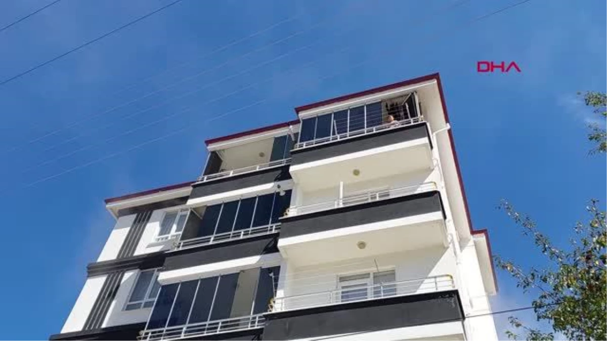 YANAN APARTMANDA MAHSUR KALAN 2 KARDEŞİ İTFAİYE KURTARDI