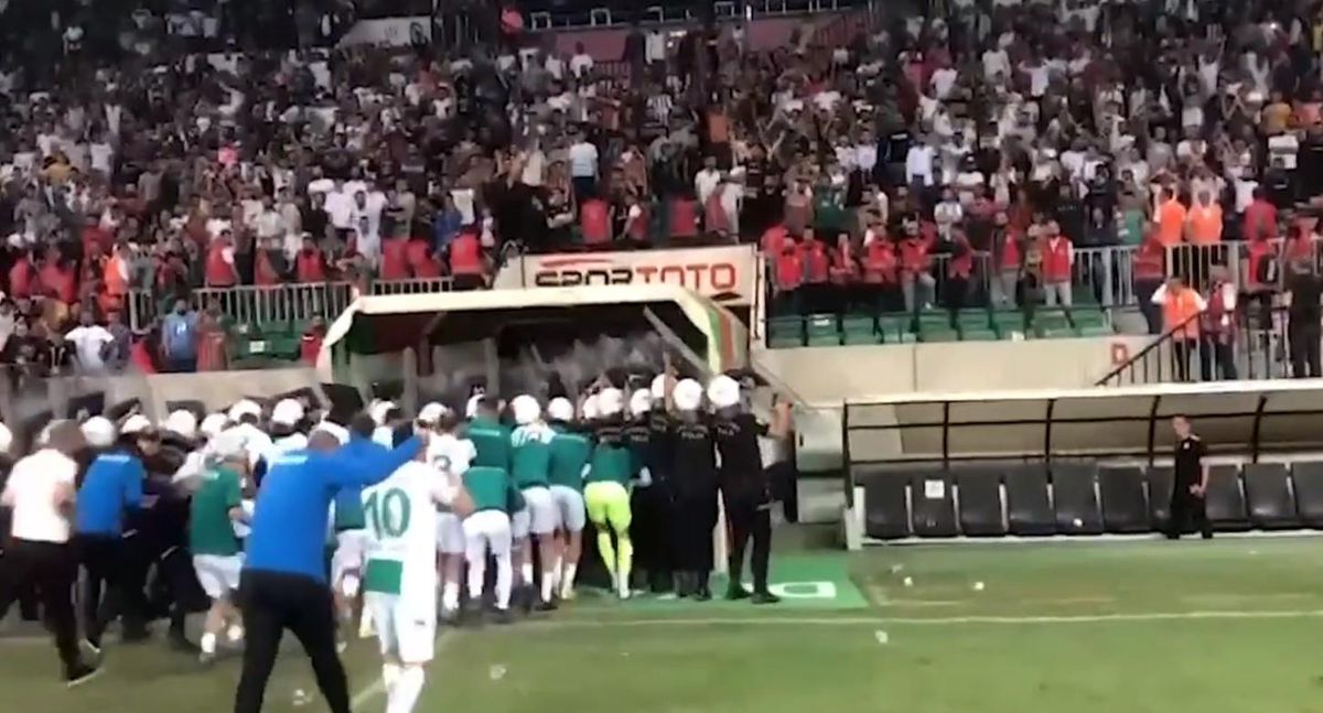 Bursaspor'dan olaylı Amed Sportif maçında yaşananlara tepki: Bundan sonrası herkesin problemi