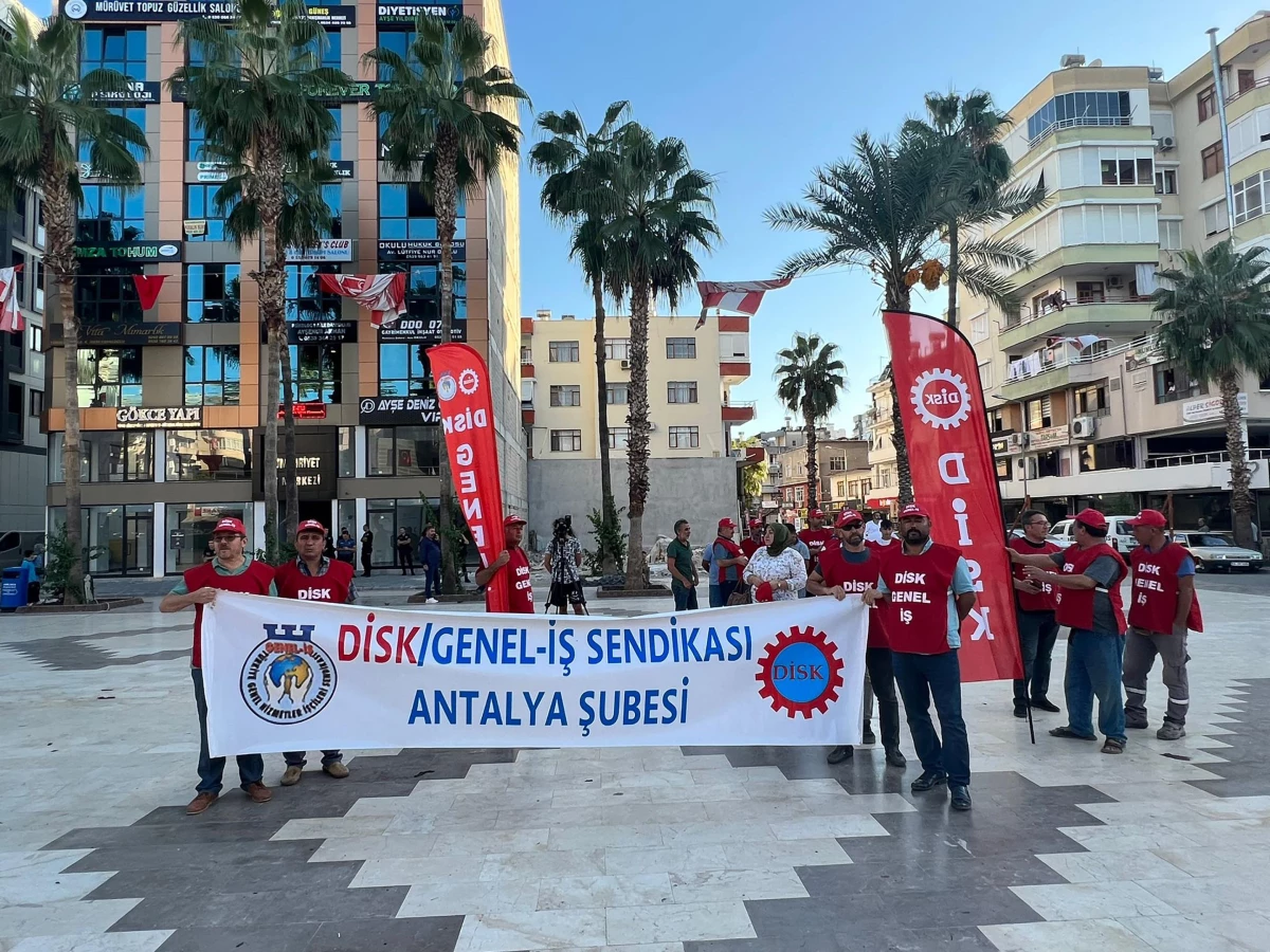 Antalya\'da Kumluca Belediyesinden işçi çıkarıldığı iddiası