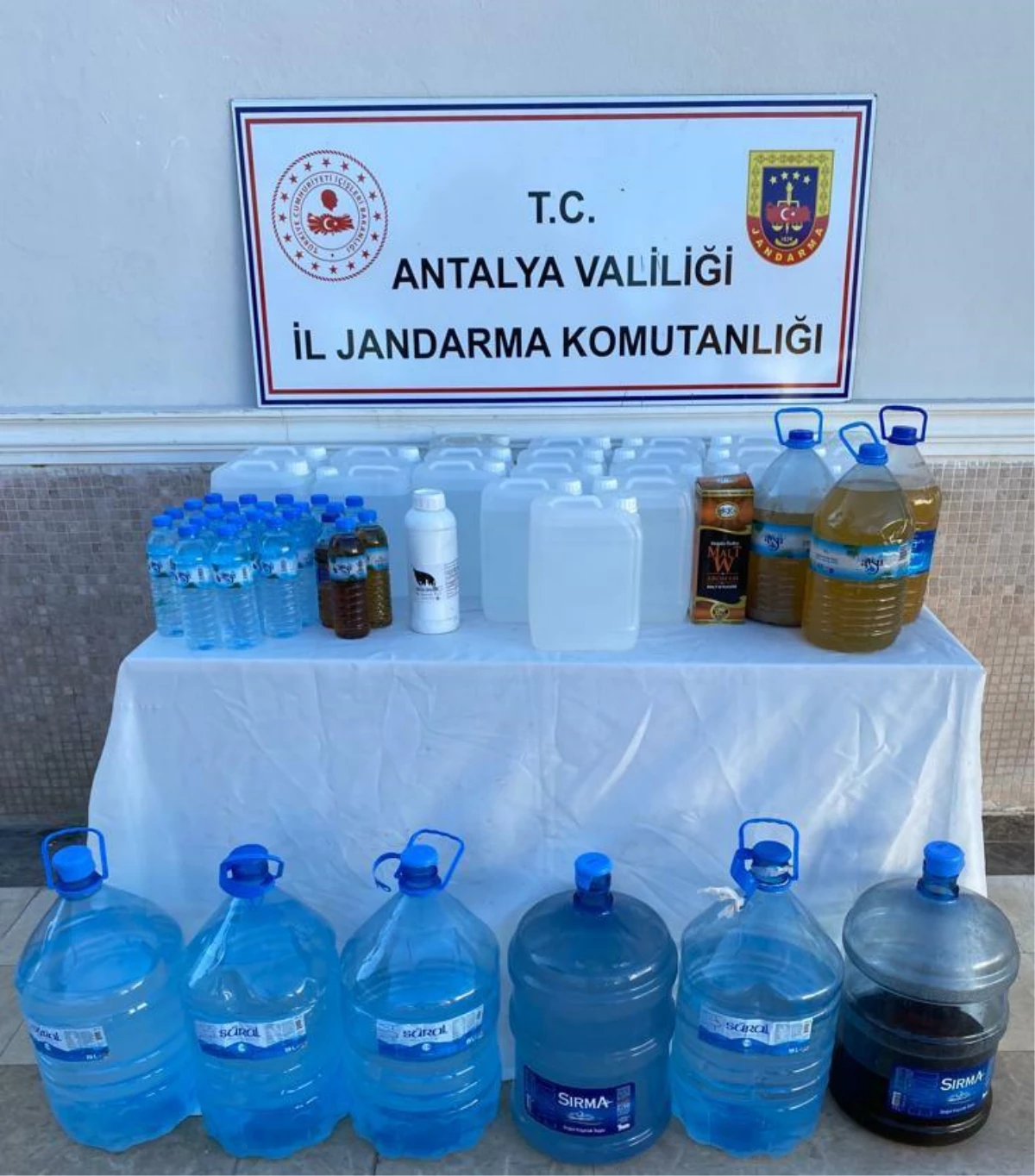 Antalya\'da sahte içki operasyonunda 2 şüpheli yakalandı