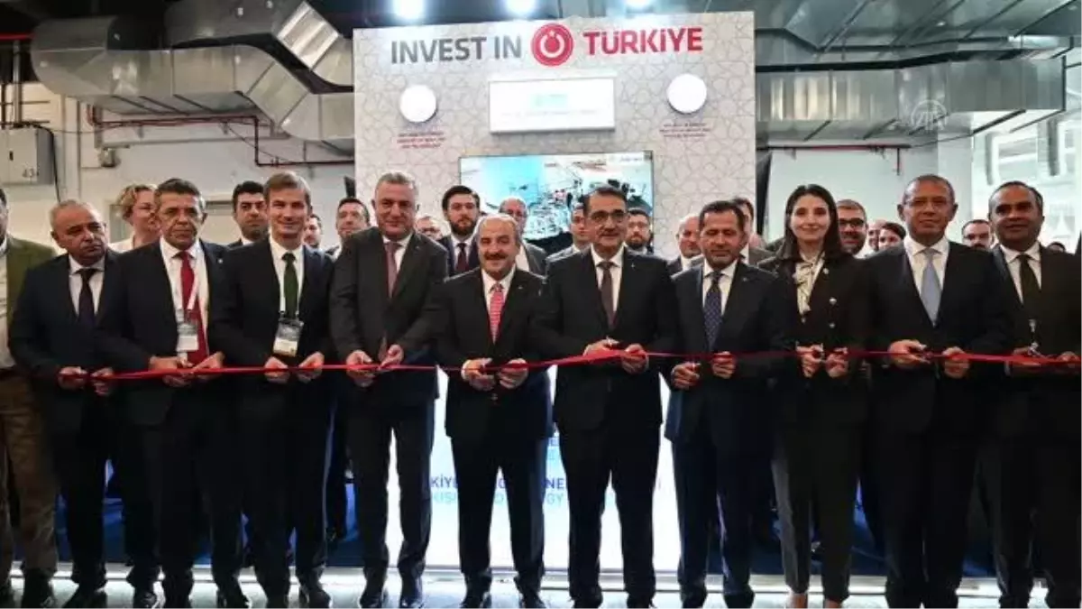 Bakanlar Dönmez ve Varank, WindEnergy etkinliğinde Türkiye pavilyonunun açılışını yaptı