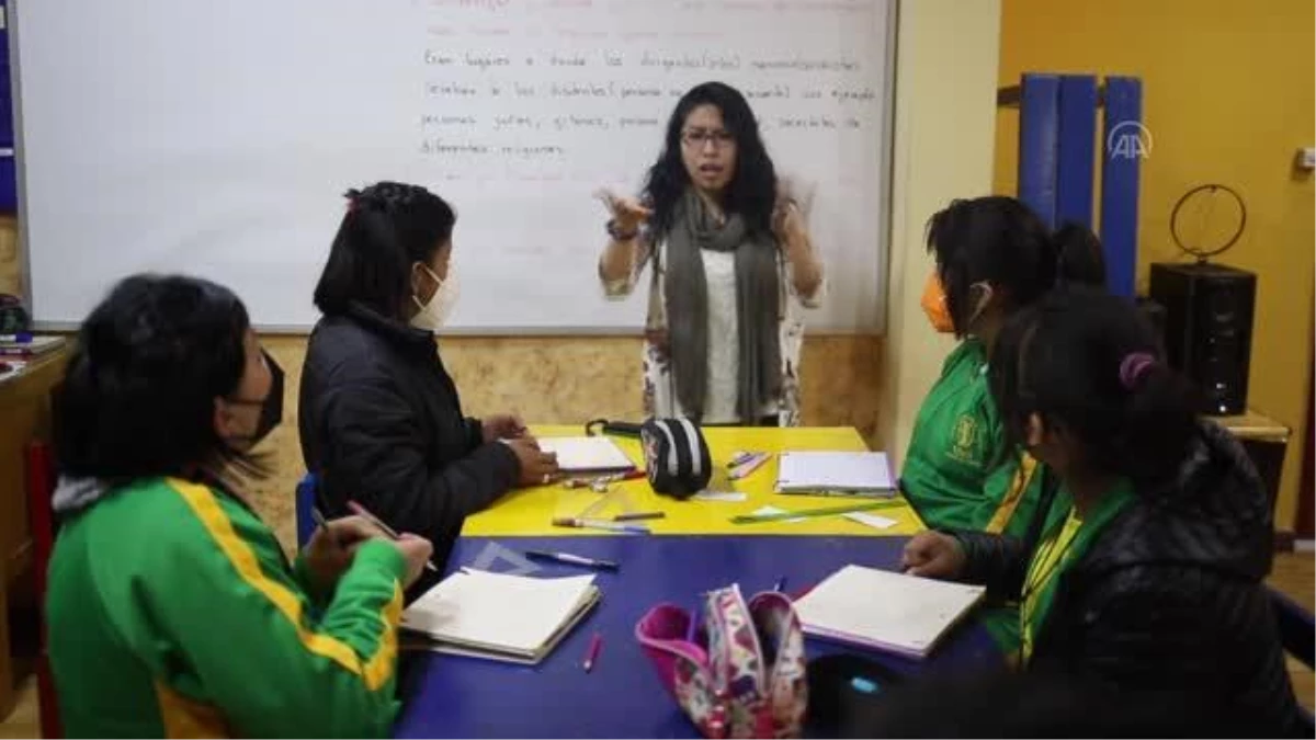 Bolivya\'da işitme engelli çocuklar için pedagojik destek merkezi???????