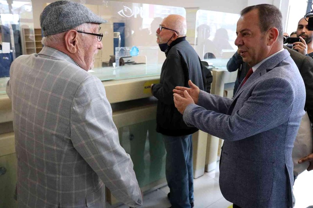 Bolu haberleri! Bolu Belediye Başkanı Özcan, HDP'ye kına gönderdi Bolu haberleri! Bolu Belediye Başkanı Özcan, HDP'ye kına gönderdi