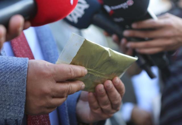 Bolu Belediye Başkanı Özcan, HDP'ye kına gönderdi Bolu Belediye Başkanı Özcan, HDP'ye kına gönderdi