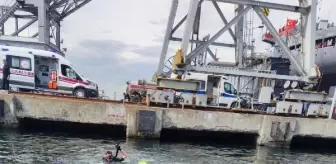 Son dakika haberleri... Donanma Komutanlığı'nda bakıma alınan gemiden denize düşen 4 askerden 1'i şehit oldu (2)