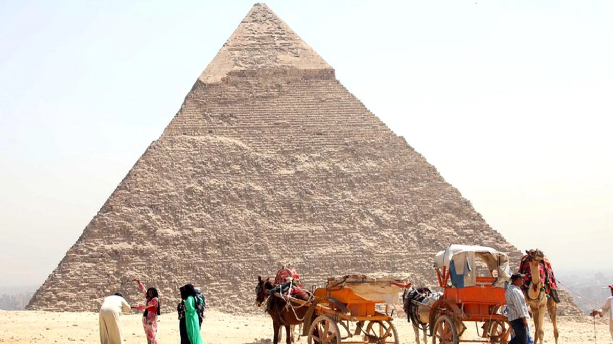 Dünya Turizm Günü\'nde Mısır Piramitleri Ücretsiz Ziyarete Açıldı