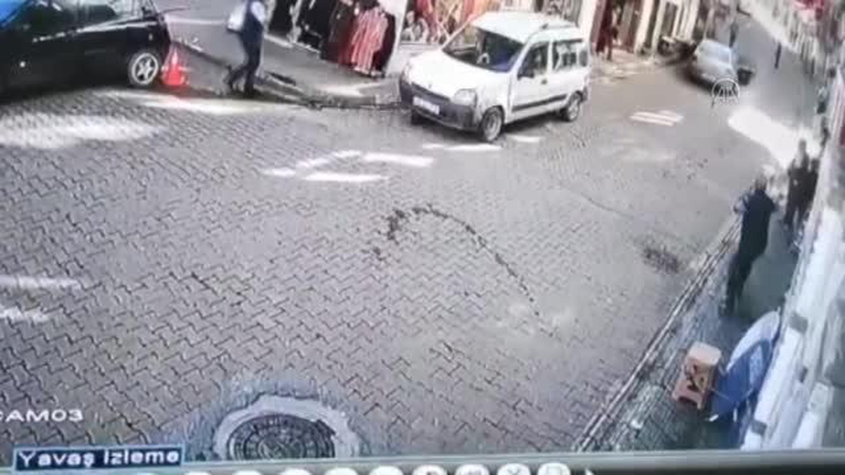 Trabzon\'da el freni unutulan otomobil paniğe yol açtı