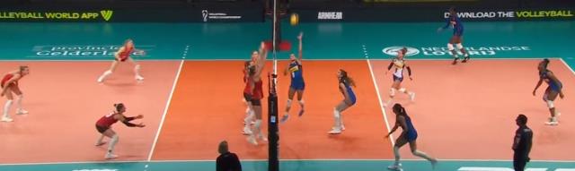 Hakem bile dondu kaldı! Belçika Kadın Voleybol Takımı maç oynanırken tüm dünyaya rezil oldu Hakem bile dondu kaldı! Belçika Kadın Voleybol Takımı maç oynanırken tüm dünyaya rezil oldu
