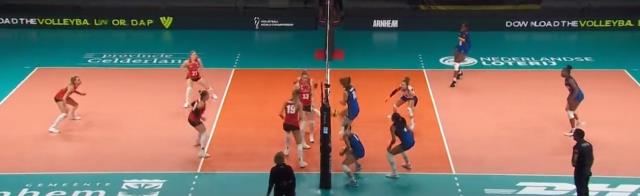 Hakem bile dondu kaldı! Belçika Kadın Voleybol Takımı maç oynanırken tüm dünyaya rezil oldu Hakem bile dondu kaldı! Belçika Kadın Voleybol Takımı maç oynanırken tüm dünyaya rezil oldu