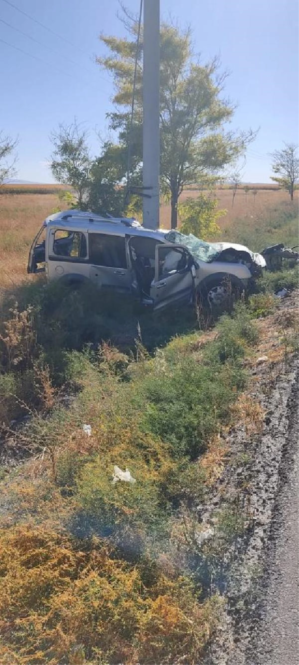 Konya gündem haberi | Konya\'da hafif ticari araç, direğe çarptı; sürücü ve eşi öldü, 3 yaralı