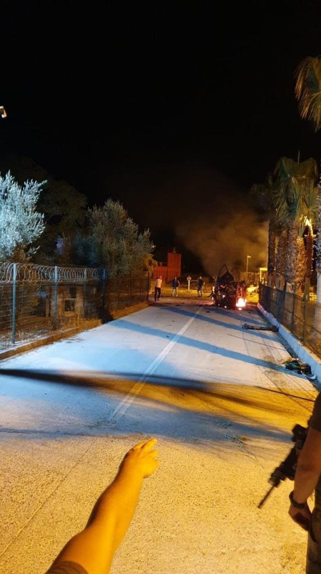 Mersin'de polisevine silahlı saldırı! Yaralı polisler var Mersin'de polisevine silahlı saldırı! Yaralı polisler var
