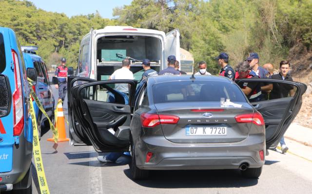 Otomobilinde boğazı kesilmiş olarak bulundu!