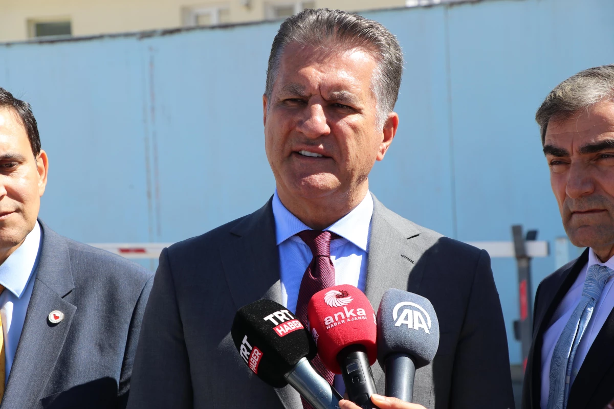 TDP Genel Başkanı Sarıgül, Niğde\'de cezaevi önünde "af" çağrısını yineledi