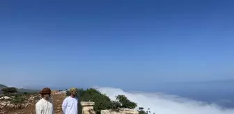 Umman'daki Şaat Dağları, mavi ve yeşillikler arasında 'bulutları kucaklıyor'