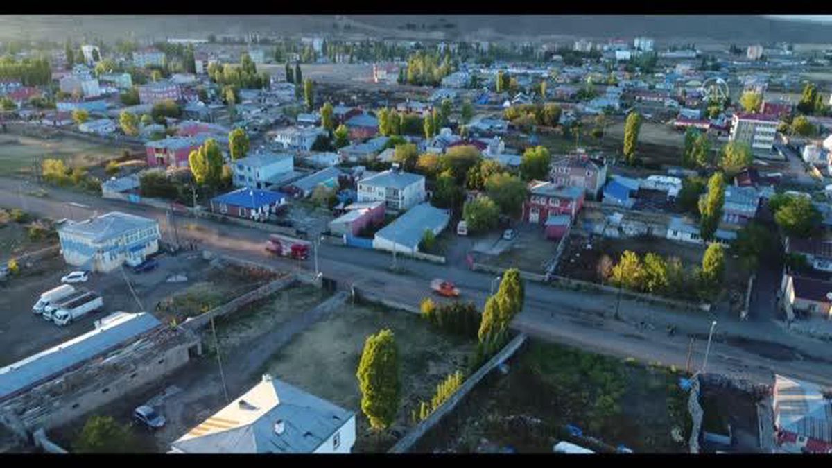 Kars'ta yangın ihbarına giden itfaiye ekibine sürpriz kutlama