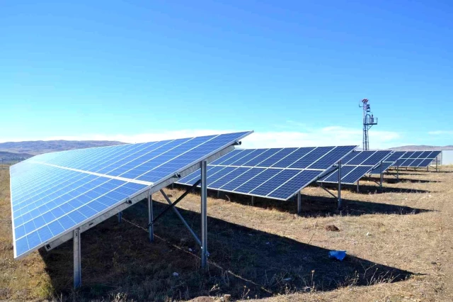 Belediye kurduğu güneş santrali ile neredeyse tüm beldenin elektrik ihtiyacını karşılıyor