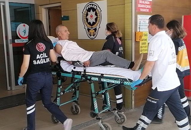 Bursa'da dedikodu kavgasında arkadaşını bıçakladı Bursa'da dedikodu kavgasında arkadaşını bıçakladı