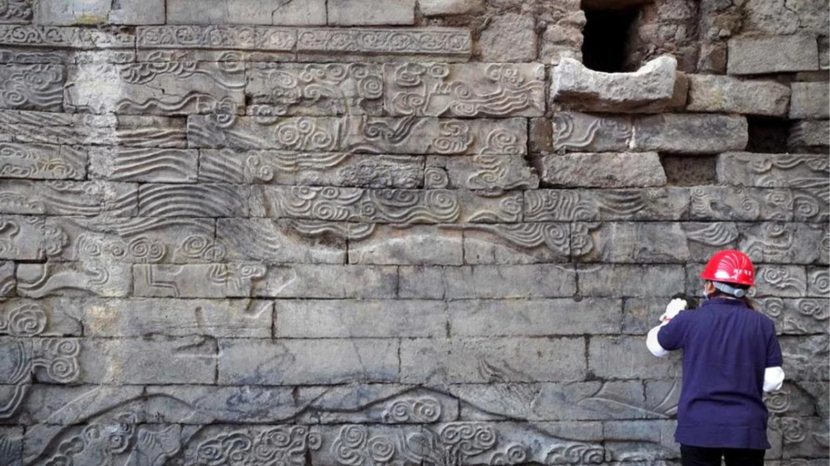 Çin\'in Henan Eyaletinde Ülkede Şimdiye Kadar Bulunan En Büyük Taş Duvar Resimleri Gün Yüzüne Çıkarıldı