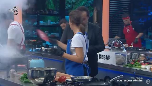 MasterChef'te Fatma Nur'un kopya verdiğini gören Mehmet Yalçınkaya sert çıkıştı: Sana mı kaldı?