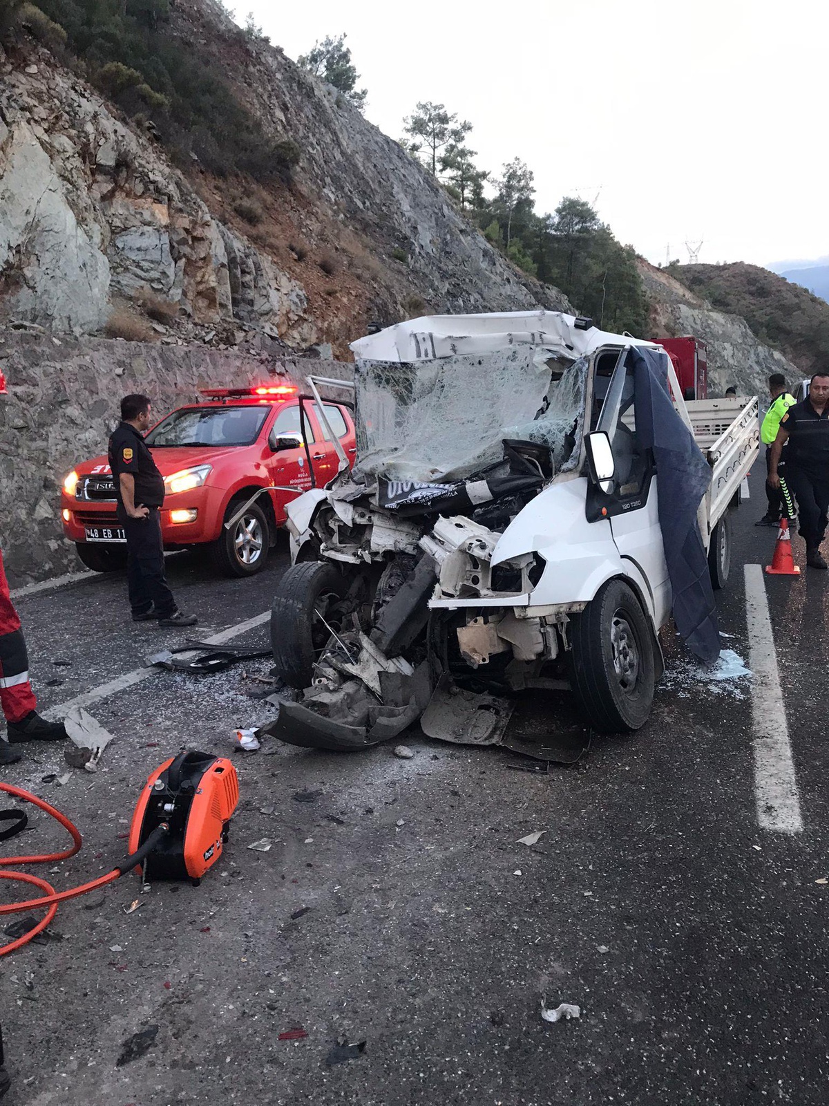 Muğla\'da kamyonetin çekiciye çarptığı kazada 1 kişi öldü