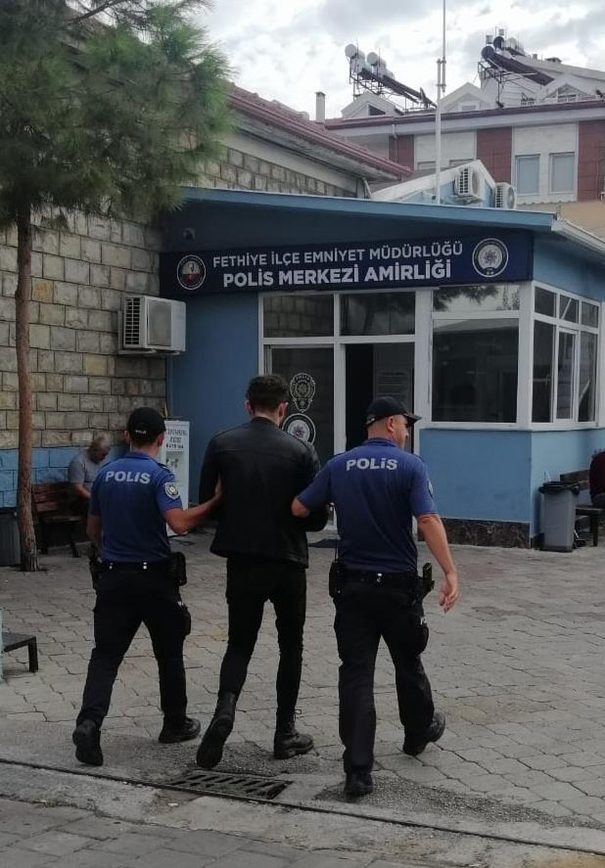 Muğla\'da kendisini komiser olarak tanıtan şüpheli gözaltına alındı