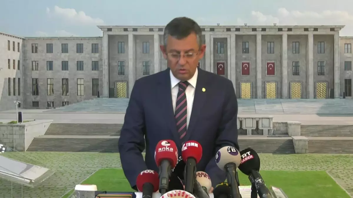 Özgür Özel: "Chp\'nin Gazetecisi\' Diye Bir Teröristi Gösteren O Gazetelere Tazminat Davası Açacağız; Bütün Tazminatları da Şehit Ailelerine Vereceğiz"