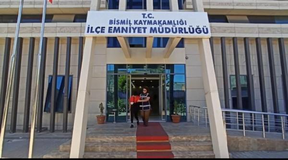 Son dakika haberi: Sırt çantasında uyuşturucu ve 50 bin TL bulunan kadın tutuklandı