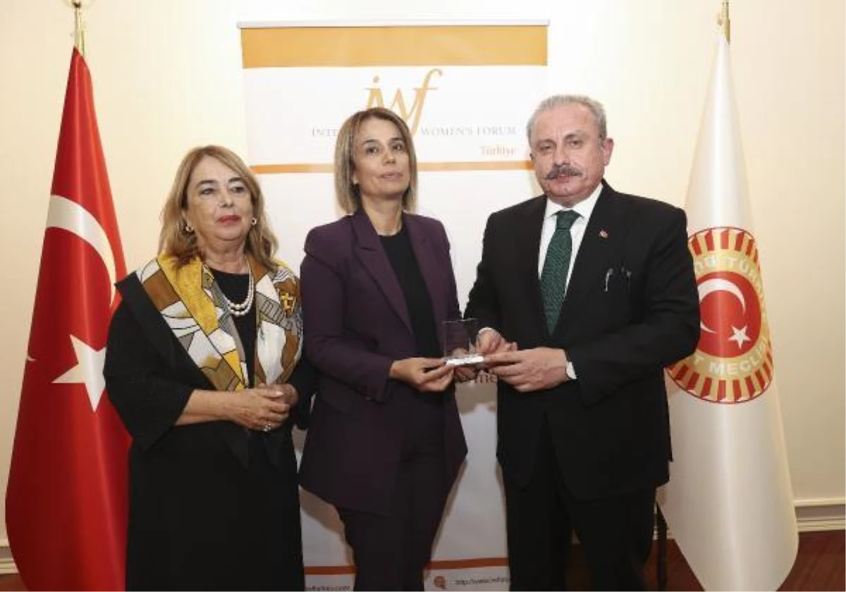 TBMM Başkanı Şentop, \'Karar Mekanizmalarında Kadın Liderler Projesi\' ile Türkiye\'de başarılı kadınlara ödüllerini verdi