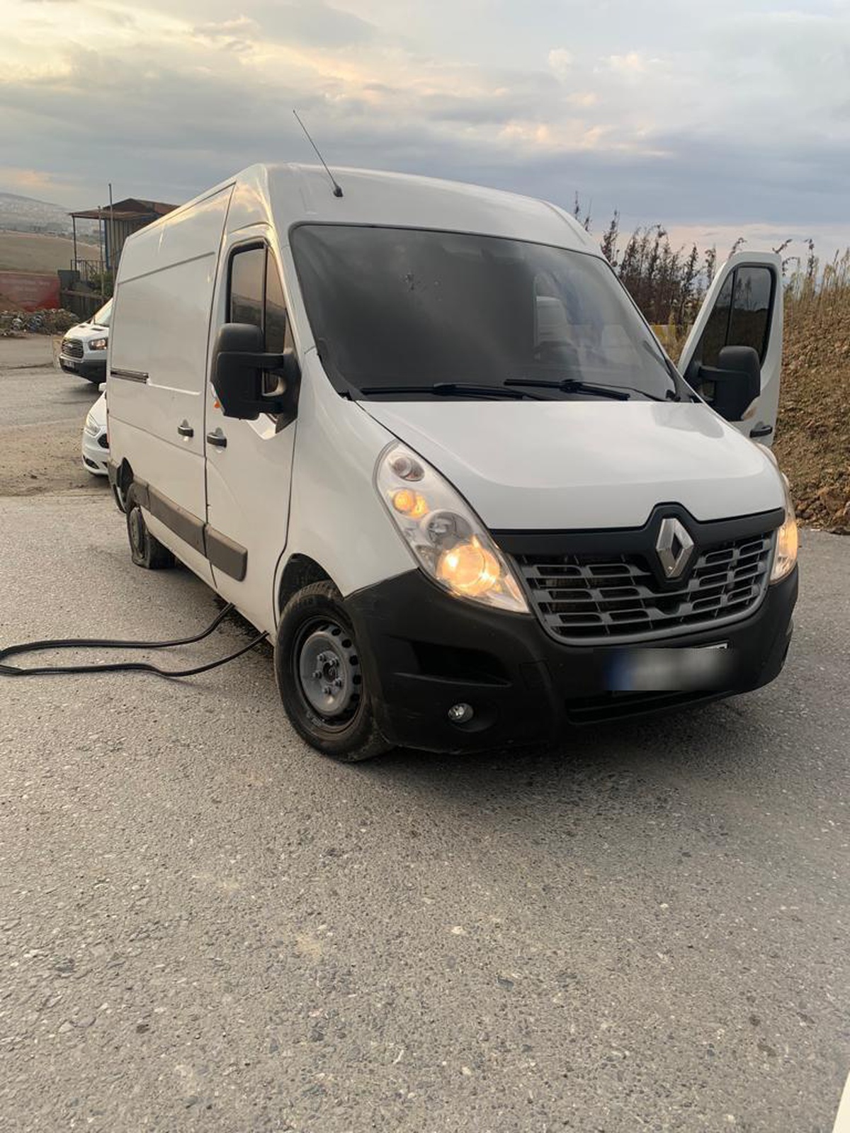 Tuzla\'da inşattan hırsızlığa teşebbüs eden 7 zanlı yakalandı