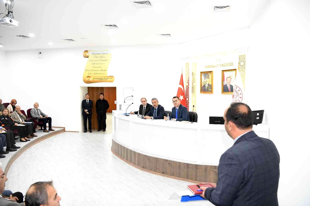 Vali Akkoyun muhtarlarla bir araya geldi