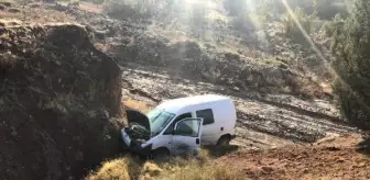 Ankara haber! Ankara'da kamyonet, dere yatağına uçtu: 1 ölü, 1 yaralı