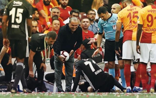 Burak Yılmaz'dan olay sözler! Fatih Terim için söyledikleri gündem oldu Burak Yılmaz'dan olay sözler! Fatih Terim için söyledikleri gündem oldu