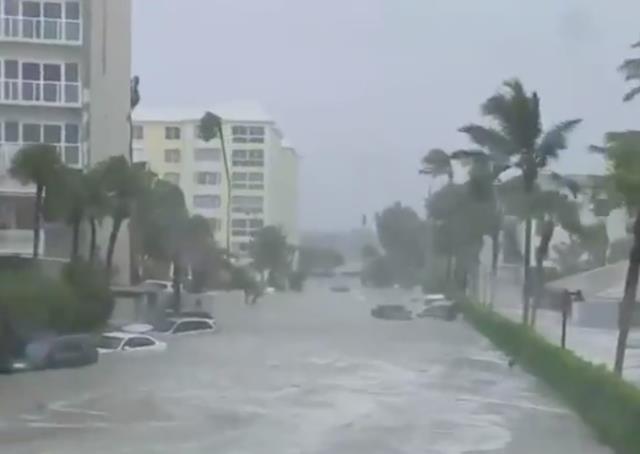 Ian Kasırgası kategori 4 seviyesinde Florida'yı vurdu! 2,5 milyon kişi için tahliye emri verildi Ian Kasırgası kategori 4 seviyesinde Florida'yı vurdu! 2,5 milyon kişi için tahliye emri verildi
