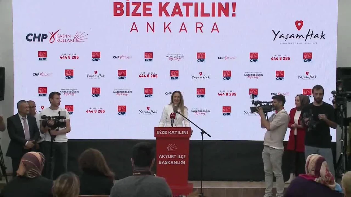 Kılıçdaroğlu\'nun Dinlediği Ankara Akyurtlu Kadın: "Niye Biz Özgürce Yaşayamıyoruz.