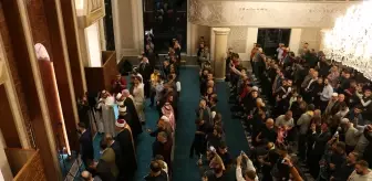Mescid-i Haram imamı el-Cuheni, Kosova'da yatsı namazı kıldırdı
