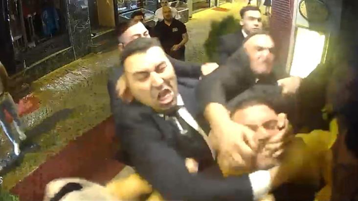 Ortaköy\'deki kan donduran gece kulübü kavgasında olay adam konuştu: Arkadaşımıza kafa atınca refleks olarak karşılık verdik