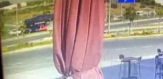 Son Dakika | Ters yöne giren otomobille otobüsün çarpıştığı kaza kamerada