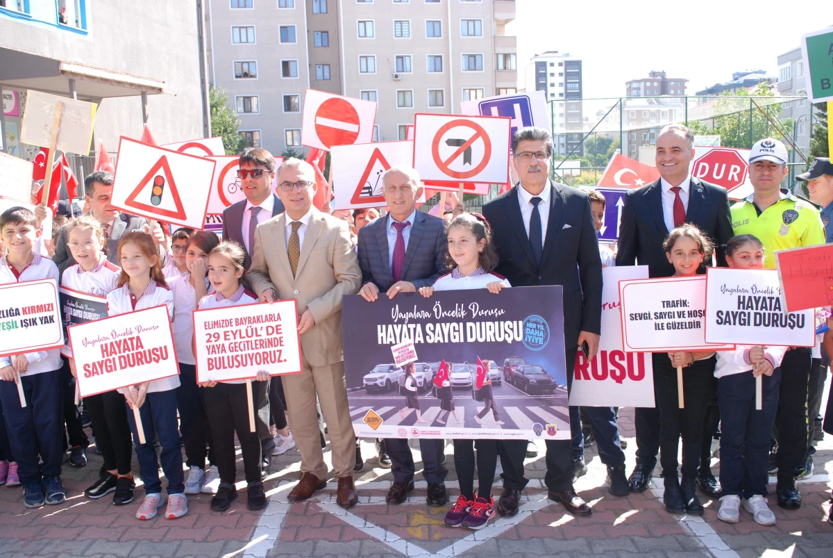 "Yayalara öncelik duruşu, hayata saygı duruşu" kampanyası İstanbul\'da başlatıldı