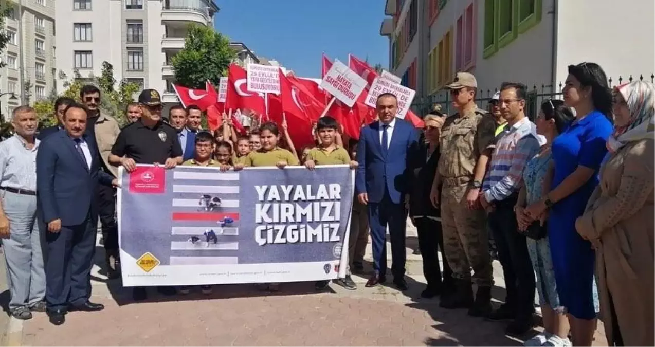 Gaziantep ve çevre illerde "Yayalara öncelik duruşu, hayata saygı duruşu" etkinliği yapıldı