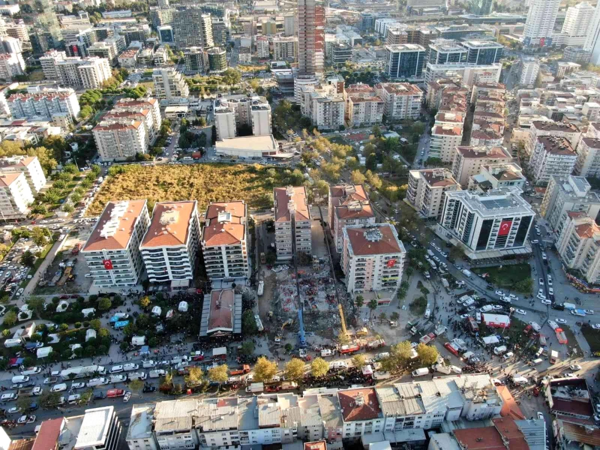İzmir depreminde yıkılan Rıza Bey Apartmanı davasında tanıklar dinlendi