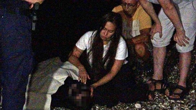 Bu acıya yürek dayanmaz! Kardeşinin cansız bedenine sarılıp hüngür hüngür ağladı Bu acıya yürek dayanmaz! Kardeşinin cansız bedenine sarılıp hüngür hüngür ağladı