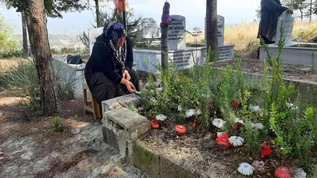 Azra'nın annesi, katilinin ölüm haberini kızına mezarında verdi