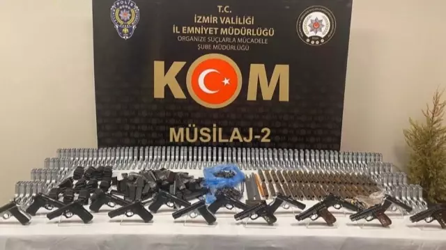 KOM'dan suç örgütlerine karşı dev operasyon! Çok sayıda silah ele geçirildi