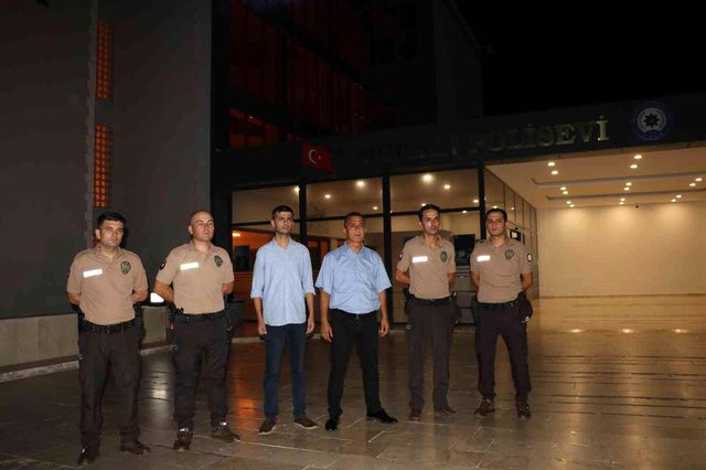 Mersin'deki kahramanlar terör saldırısını anlattı Mersin'deki kahramanlar terör saldırısını anlattı
