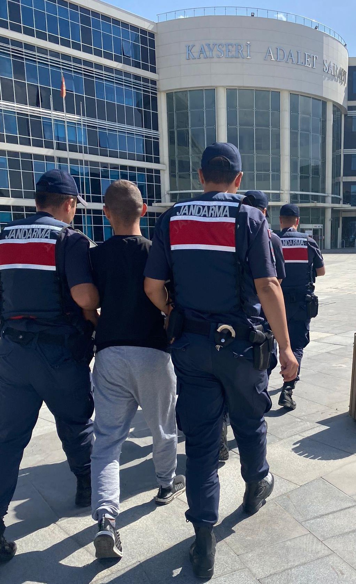 Kayseri\'de 3 hırsızlık şüphelisi tutuklandı