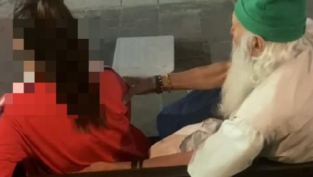 Kendini 'şifacı' olarak tanıttı, 'cinsel istismar'dan tutuklandı Kendini 'şifacı' olarak tanıttı, 'cinsel istismar'dan tutuklandı