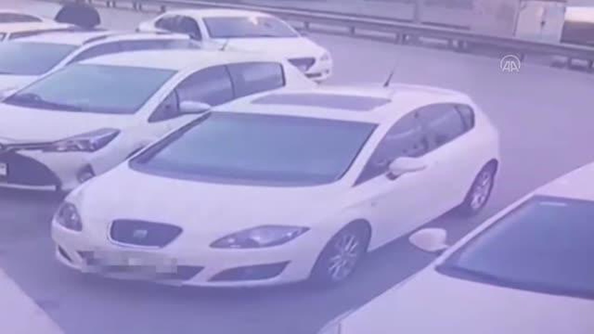 Küçükçekmece\'de araçla uyuşturucu satışına ilişkin 9 şüpheli yakalandı
